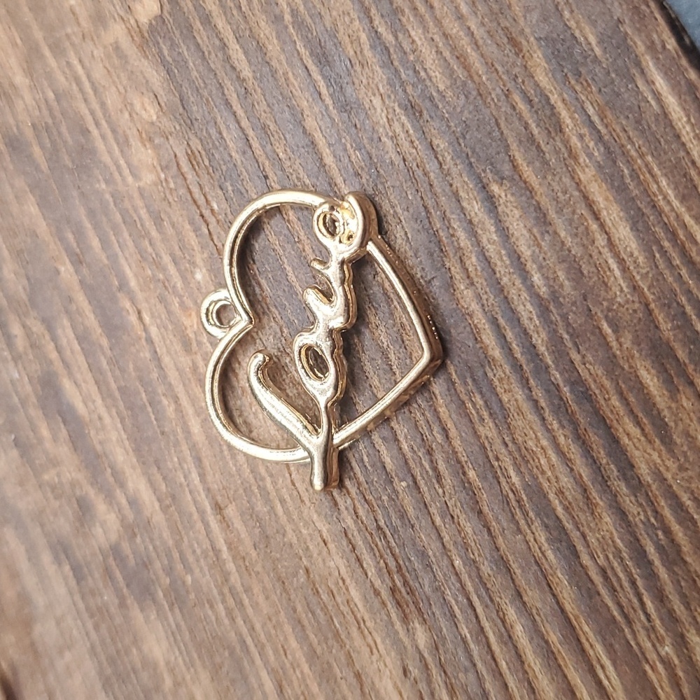 14k P107 cursive love‎ heart pendant